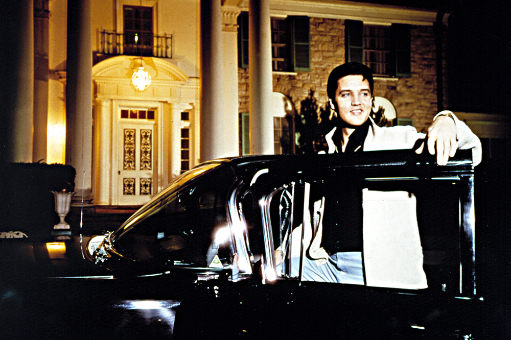 A Missouri woman was arrested Friday morning on federal charges over an alleged scheme to defraud Elvis Presley&#8217;s family of &#8220;millions&#8221; and steal ownership of his Graceland estate. According to the U.S. Department of Justice, the woman in question is 53-year-old Lisa Jeanine Findley, who has also gone by the names Lisa Holden, Lisa Howell, [&#8230;]